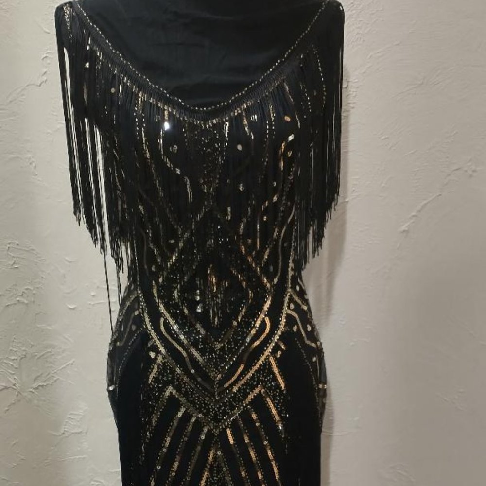 BABEYOND gorgeous Black and Gold sequins and tassels party dress.